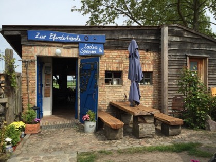 照片: Zur Pferdetraenke